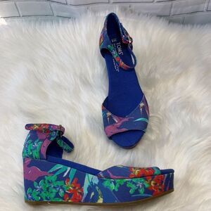 TOMS Blue  Floral Wedge Heels Open Toe Size 6